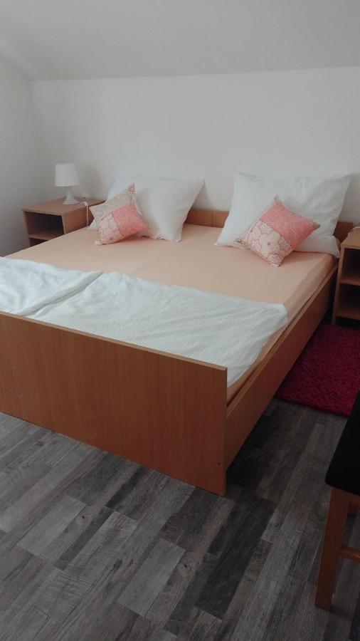 Keti Apartment Plaski ภายนอก รูปภาพ